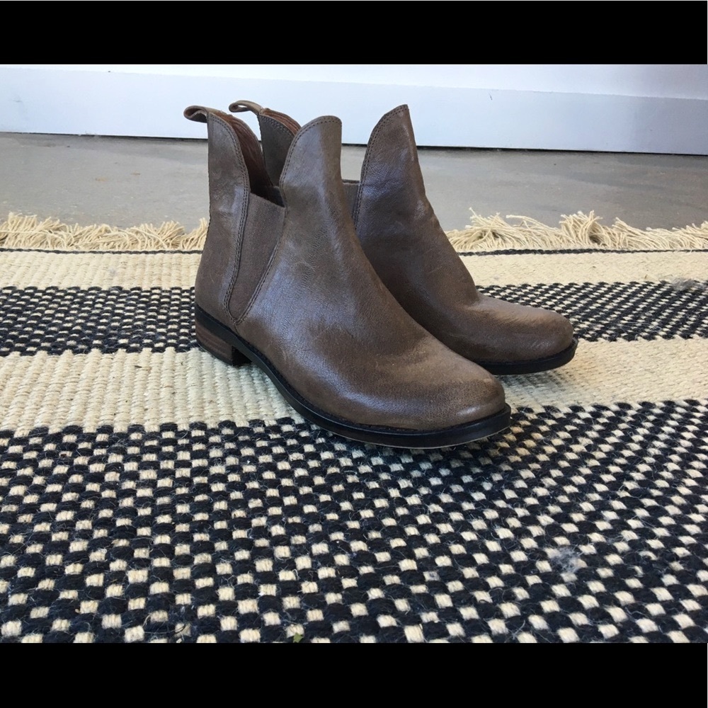 Lucky brand Chelsea boots